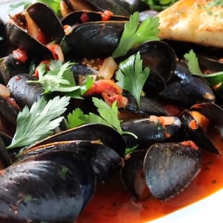 P.E.I MUSSELS FRA DIAVOLO