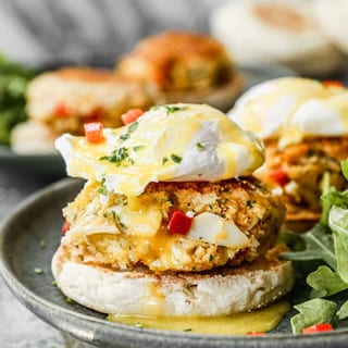CRAB CAKES BENEDICT