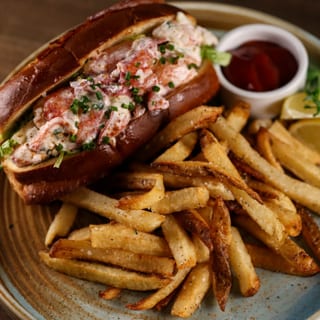 NEW ENGLAND LOBSTER ROLL